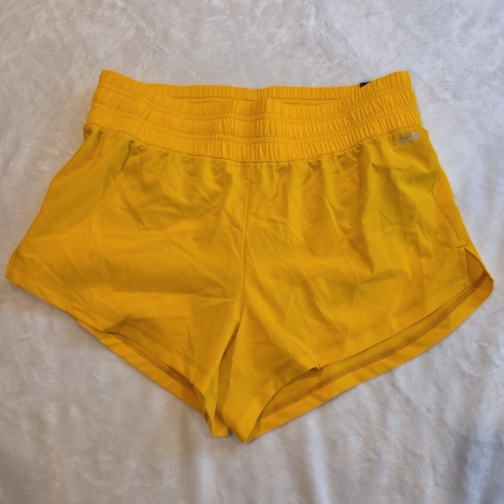 DSG STRIDE HIGH-RISE SHORTS  WOMENS SMALL  UNIVERSITY GOLD  New Sports Workout